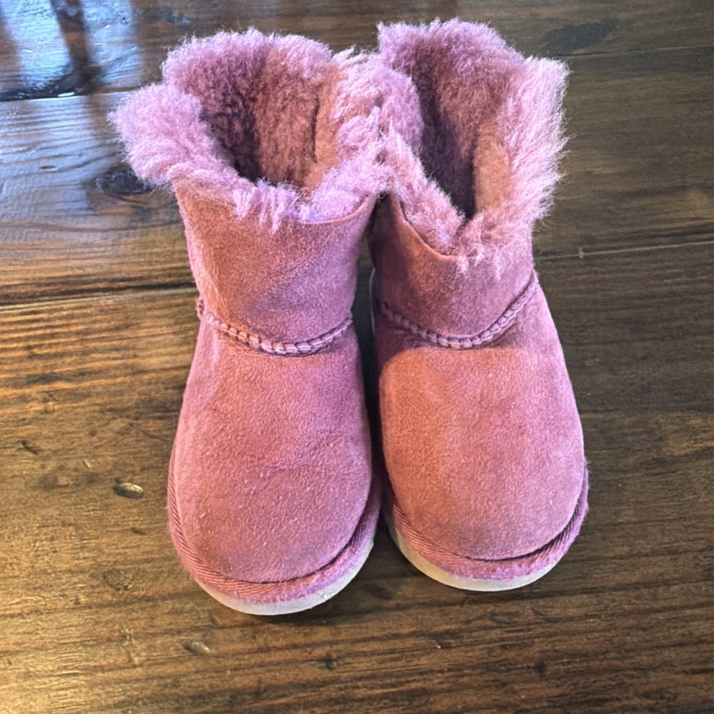 UGG Kids Classic Mini Boots Mauve Purple Suede Shearling Lined Girls Size 8